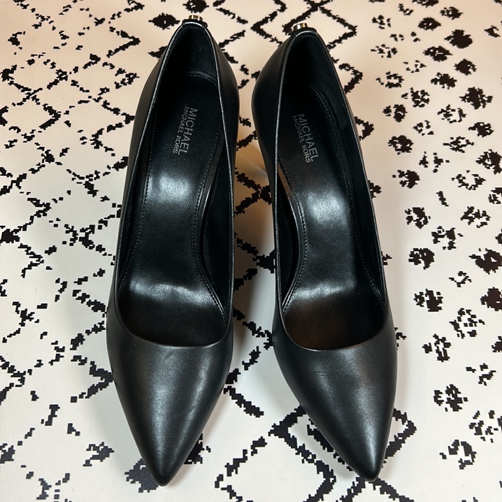 Michael Kors Black Heels Pump Up Shoes - US Size 9.5 - EUC